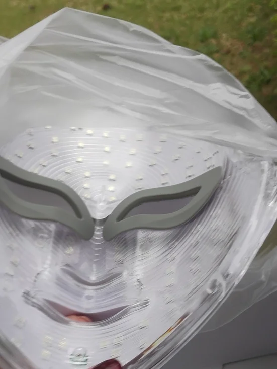 Beauty Mask LED Facial Mask in White - Skin Rejuvenation - Picture 3 of 3